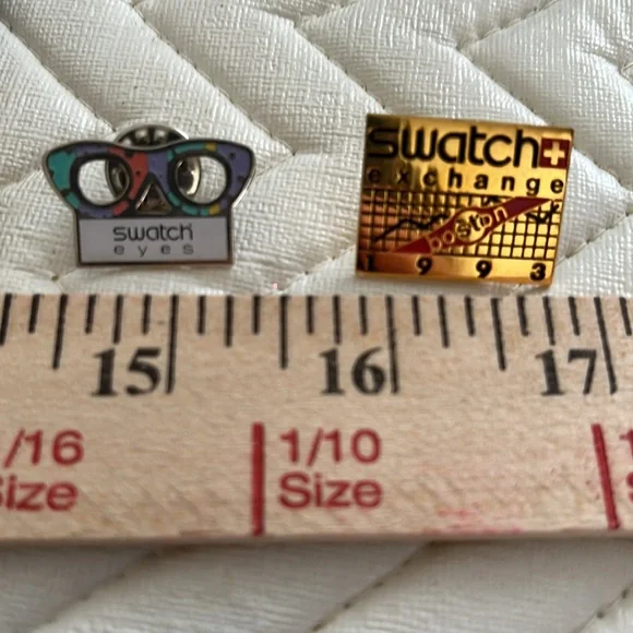 5 vintage Swatch pins. - Picture 2 of 4